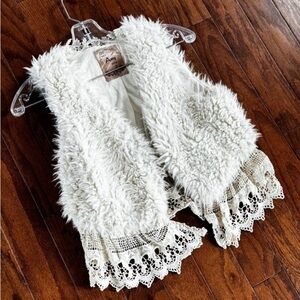Amy Women's Sz XS Faux Fur Lace Vest Boho Festival Taupe Cream READ